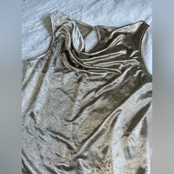 Banana Republic - Gold Top - Picture 6 of 9